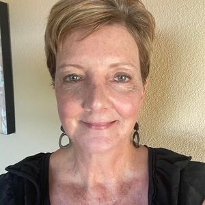 Meet your Posher, Laurie